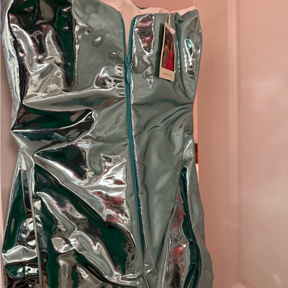 Asymmetric One-Shoulder Metallic Green Midi Dress - Picture 2 of 4